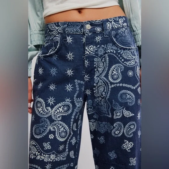 NWT Free People Good Luck Printed Barrel Jeans - navy bandana - Picture 5 of 6